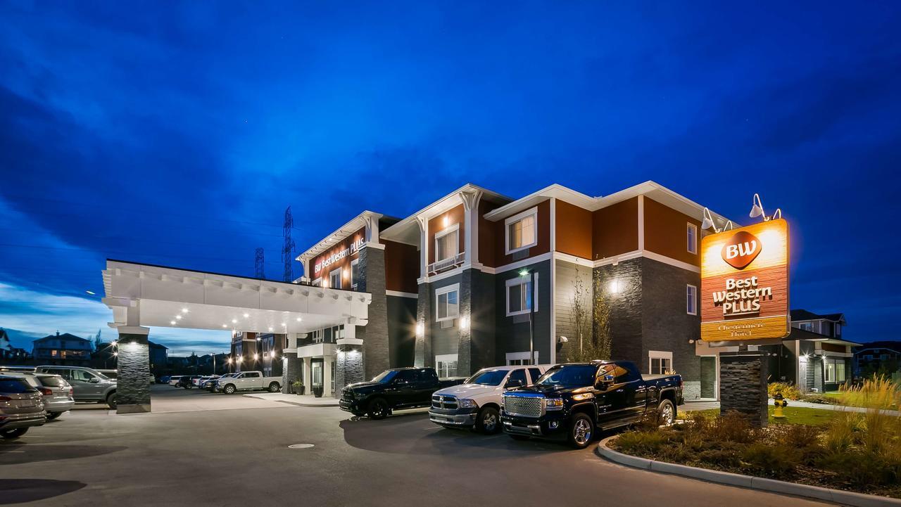 Best Western Plus Chestermere Hotel Exterior photo