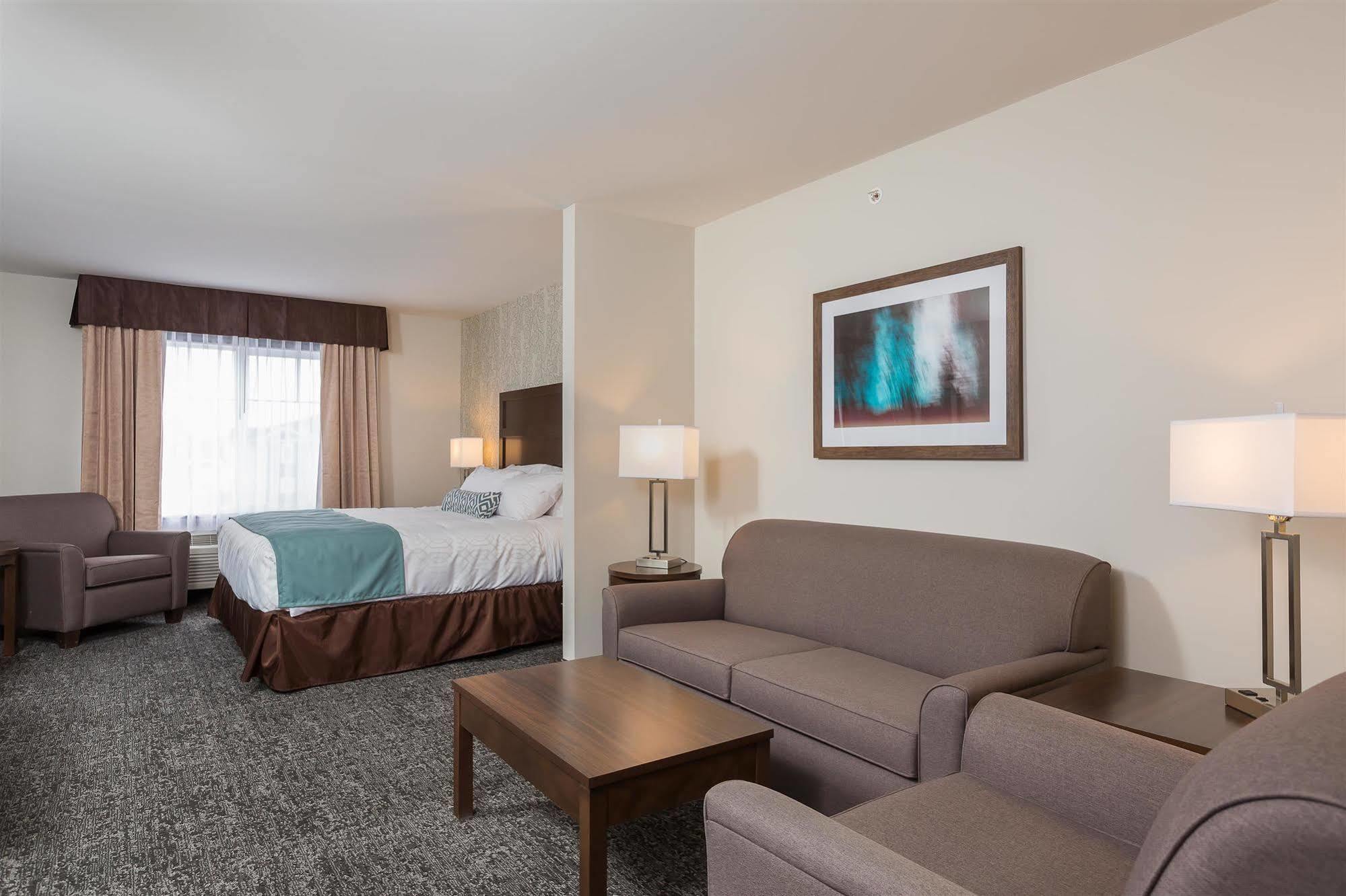Best Western Plus Chestermere Hotel Exterior photo